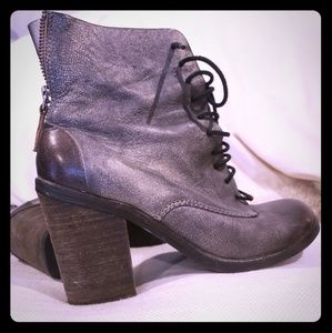 Vintage  matalic gray thick heel Boot